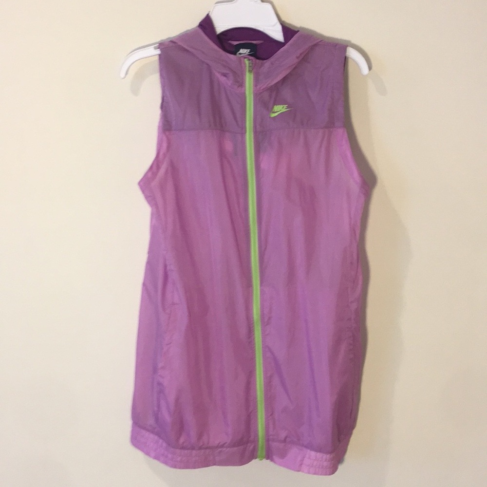 Cute new wind breaker New with tags Nike Size M